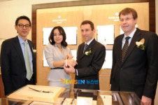 [포토엔]명품배우 김윤진이 선택한 명품 시계‘파텍 필립’