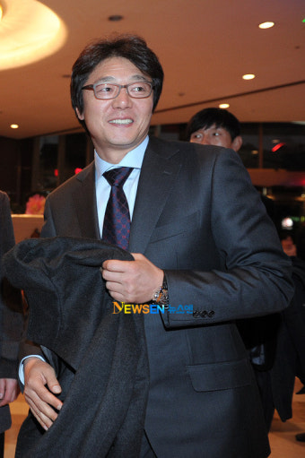 [포토엔]황선홍 감독, 김광석 결혼 제가 더 기분이 좋아요~