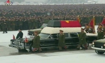 김정일 영결식, 김정은 영구차 따라가며 눈물 ‘평양시민들도 오열’