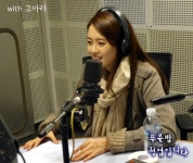 고아라 공약 “파파 700만 넘기면 1시간 노래한다”