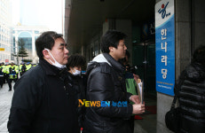 [포토엔]새누리당 당사로 들어가는 ‘MBC 노동조합’