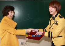 [포토엔]마이네임 준Q ‘빛나는 졸업장 받으며, 행복미소’