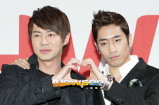 [포토엔]신화 전진-에릭, 달콤살벌한 하트~