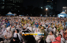 [포토엔]비가 오는 날씨에도 3사 노조 파업콘서트 찾은 많은 시민들