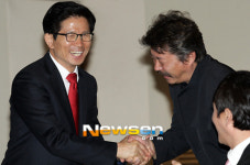 [포토엔]김문수 지사 ‘김동규 바리톤 목소리 찬사!’