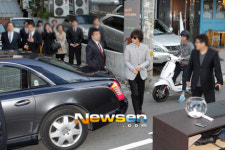 [포토엔]신사동에 뜬 신사 배용준 ‘모든 시선 싹슬이’