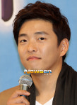 [포토엔]김동윤 ‘(임)지은누나와 부부연기 호흡이 척척’