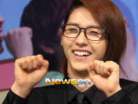 [포토엔]B1A4 신우 ‘현우야 은솔아 아빠 보이있니’