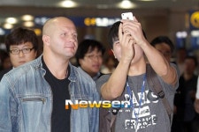 [포토엔]친절한 표도르 ‘셀카도 찍어드려요~’