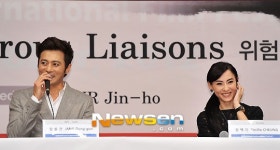 [포토엔]장동건 이야기에 귀 기울이는 장백지