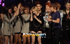 제이앤드케이커뮤니케이션주 | [포토엔]미쓰에이 ‘가인 언니 엠카 1위 축하해요’