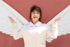 박희본 천사날개 달고 걸그룹 미모발산 ‘밀크로 돌아간듯’