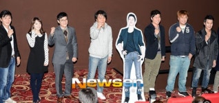 [포토엔] 개들의 전쟁 출연진들   재미있게 봐주세요!