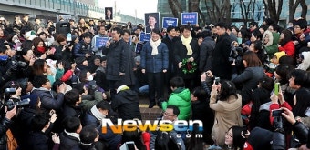 [포토엔]안철수 건국대 ‘문재인 대선 후보 지지 유세’
