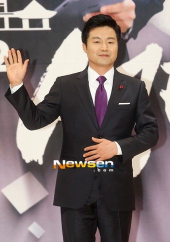 [포토엔]편상욱 앵커 ‘총선이어 대선방송도 기대하세요’
