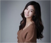 ‘타워’에 손예진만 있나, 미모 박빙 신예 이주하 누구?