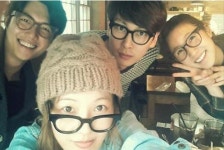 윤소이, 재희 심지호 이수경과 훈훈 우정샷 “우리는 네쌍둥이”