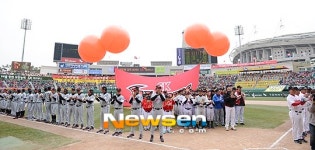 [포토엔]‘식전행사 진행되는 문학야구장’