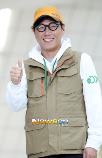 [포토엔]윤종신 ‘내가 예능의 대세!’ (맨발의 친구들)