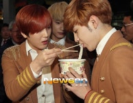 [포토엔]에이프린스 성원 ‘동송시장 명물 쌀국수 맛있지?’