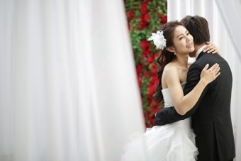 강미정 아나운서 웨딩화보보니 행복한 미소 가득[포토엔]
