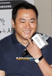 [포토엔]웹툰 작가 김양수 ‘쑥스러운 미소’