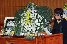 [포토엔]추도사 하는 남궁옥분, 故 이종환 마지막 가는길 함께..