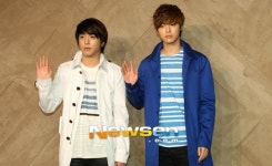 [포토엔]씨엔블루 정용화-강민혁 ‘화이트와 블루로 멋냈어요’