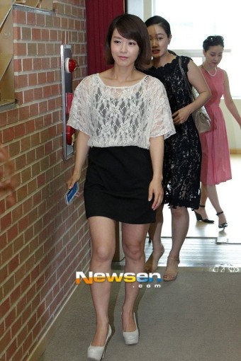 [포토엔]김하나 아나운서, 시선잡는 시스루 하객패션(강미정 아나운서 결혼)