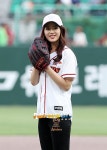 [포토엔]한지은 시구 ‘미소로 포수 마음 홀리고’