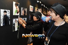 [포토엔]故 박용하 데뷔 20주년 맞아 사진전 개최