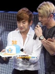 [포토엔]35살 이민우 생일 소원은? ‘울프엠 대박나게 해주세요~’