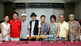 [포토엔]연극계 꽃할배 뭉친 ‘그것은 목탁구멍 속의 작은 어둠이었습니다’