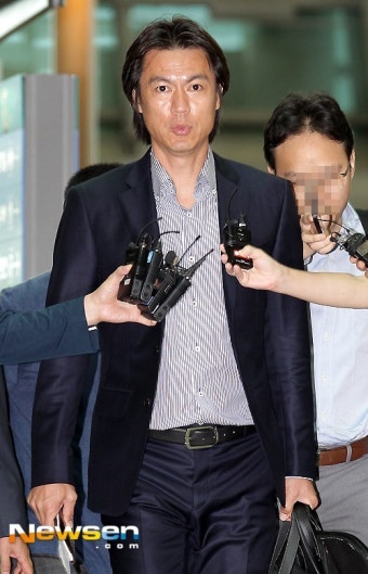 [포토엔]홍명보 감독 ‘英 출장 갔다와서 말씀드리겠습니다’