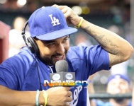 [포토엔]히어로 인터뷰가 낯설은 맷 캠프 ‘얼마만에 해보는 거야?’