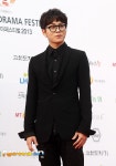 [포토엔]비스트 용준형 ‘멋진 뿔테 안경 쓰고’