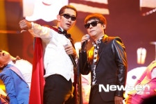 [포토엔]임창정 ‘김창렬과 함께 코믹댄스, 포복절도’