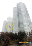 [포토엔]헬기 충돌에 파손된 삼성동 아이파크