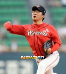 SK, 백인식 등 16명과 연봉 계약 완료