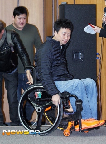 [포토엔]강원래‘휠체어에 몸 실은 예비아빠’