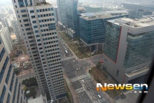 ‘어벤져스2’ 상암 촬영둘째날 잔뜩흐림, 우천시 촬영취소