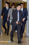 [포토엔]한류스타 이민호 ‘철통경호 받으며 입국’(공항패션)
