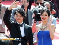 [포토엔]니지로 무라카미-미유키 마츄다 ‘팬들에게 환한 손인사~’