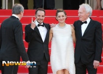 [포토엔]파브리지오 롱기온 ‘장난스런 V포즈~’