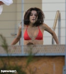 배우 에바 롱고리아, 아찔한 홀터넥 비키니 자태[포토엔]