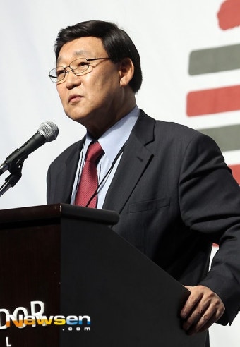 [포토엔]인사말 전하는 김동건 아나운서클럽 회장