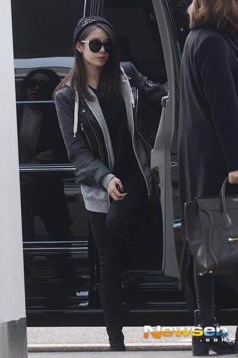 [포토엔]티아라 지연 ‘하차만으로 공항시선 싹쓸이’(공항패션)