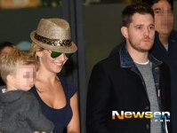 [포토엔]마이클 부블레 내한 ‘모델 아내  루이사나 로필라토와 함께 내한’