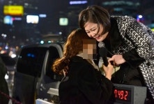 이금희 아나, 청취자 안고 눈물 펑펑 ‘무슨 사연이길래?’