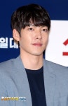 [포토엔]김우빈 ‘언제나 긴장되는 첫 시사회’